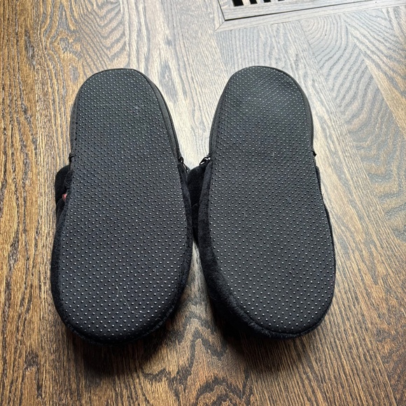 ActionHeat heated slippers - Picture 8 of 9